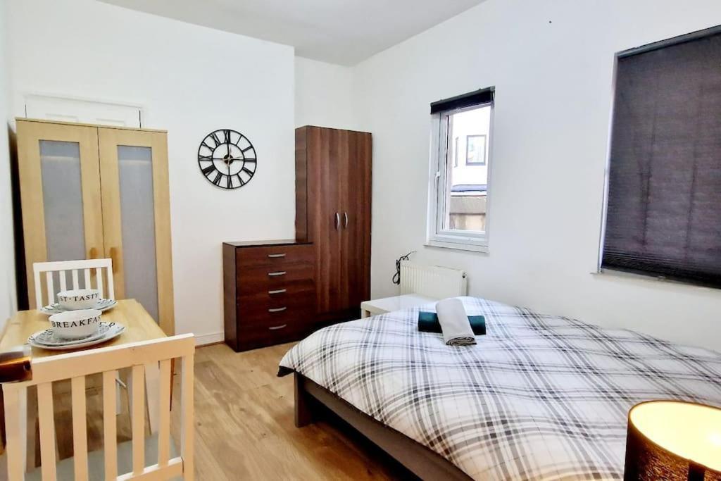 Apartament Lovely Studio- Aldgate East Stn *